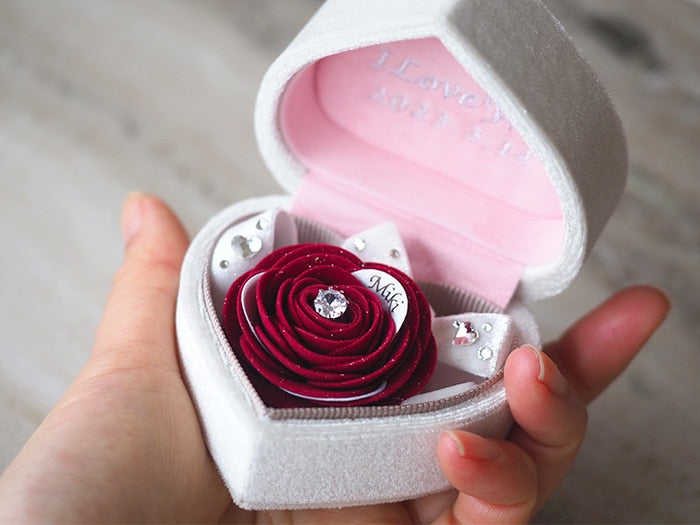 「彼女だけのスペシャルオーダー」 指輪以外で叶える、赤いバラの箱パカプロポーズ。