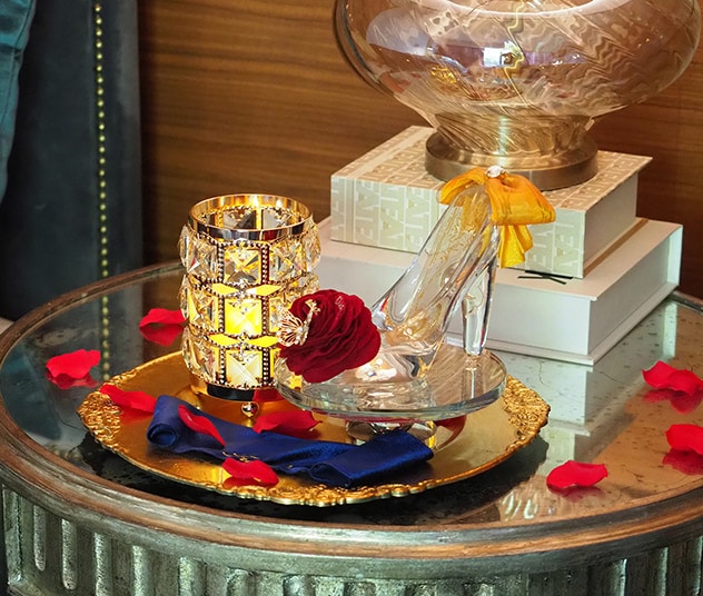 赤バラ・指輪・サプライズ、プロポーズの全てが1つにつまったガラスの靴の演出セット。