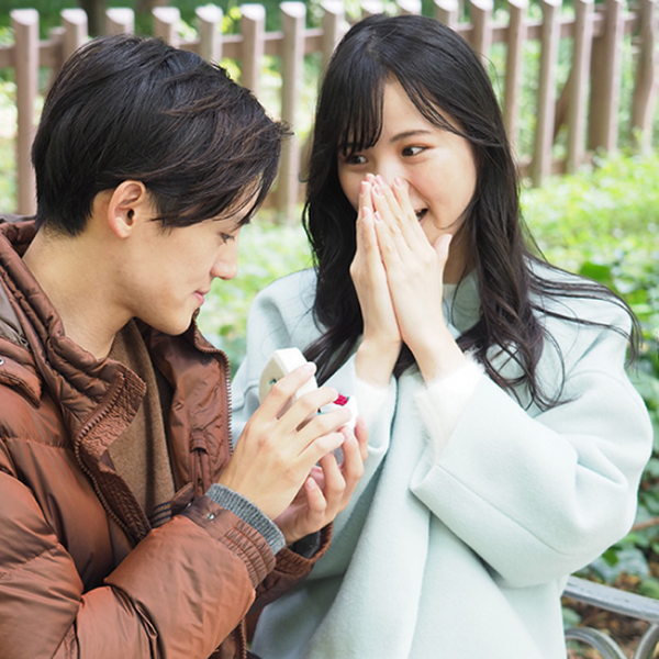 プロポーズボックスは、指輪が無くても「バラで箱パカ」ができるプロポーズアイテムです