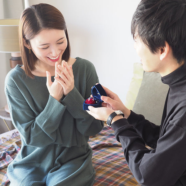 プロポーズボックスは、指輪が無くても「バラで箱パカ」ができるプロポーズアイテムです