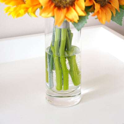 花瓶には魔法のお水をが入っていて、本物のお花のように飾って楽しめるのも魅力です。