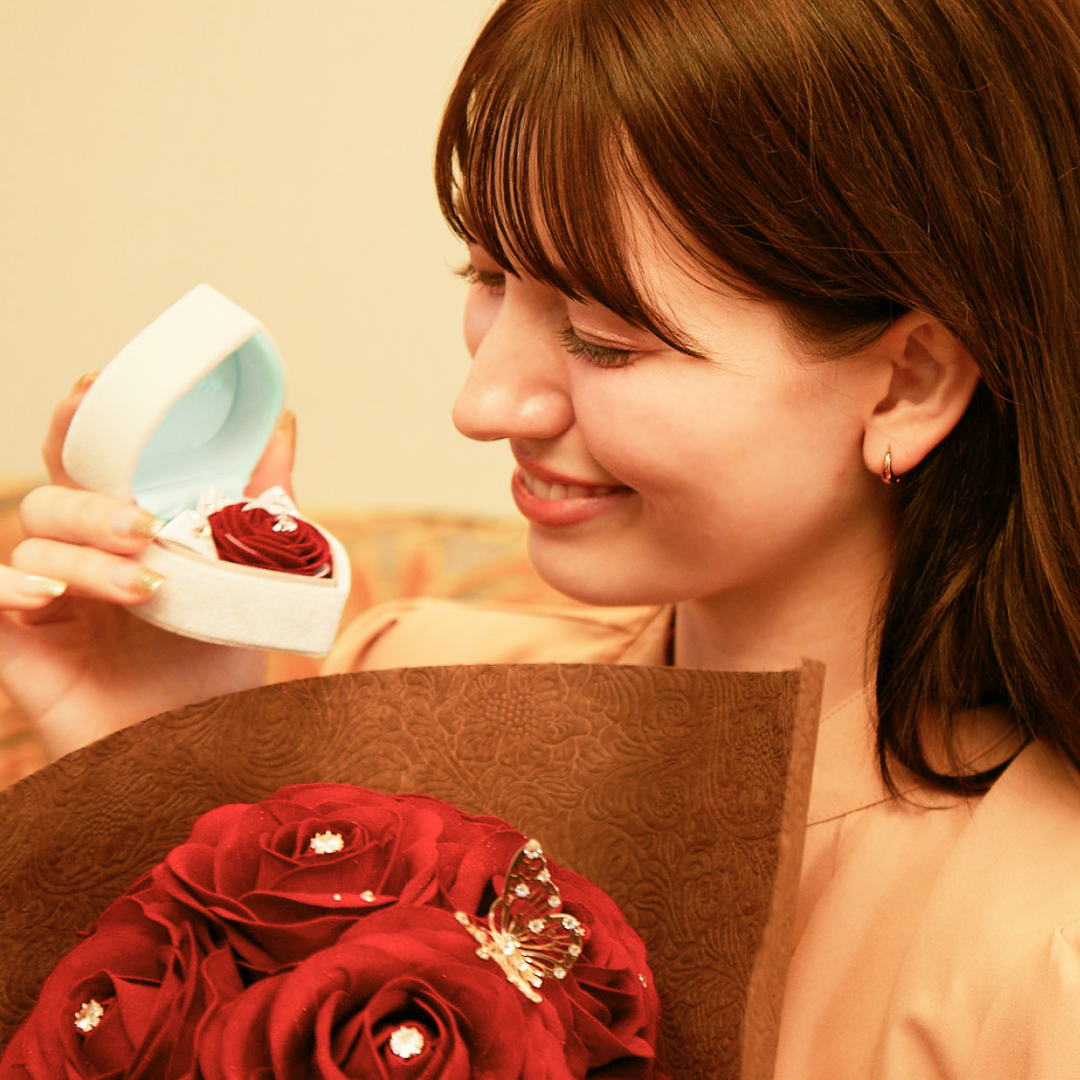 失敗しない、誰もが憧れるプロポーズの完成です♪（花束は別売り）