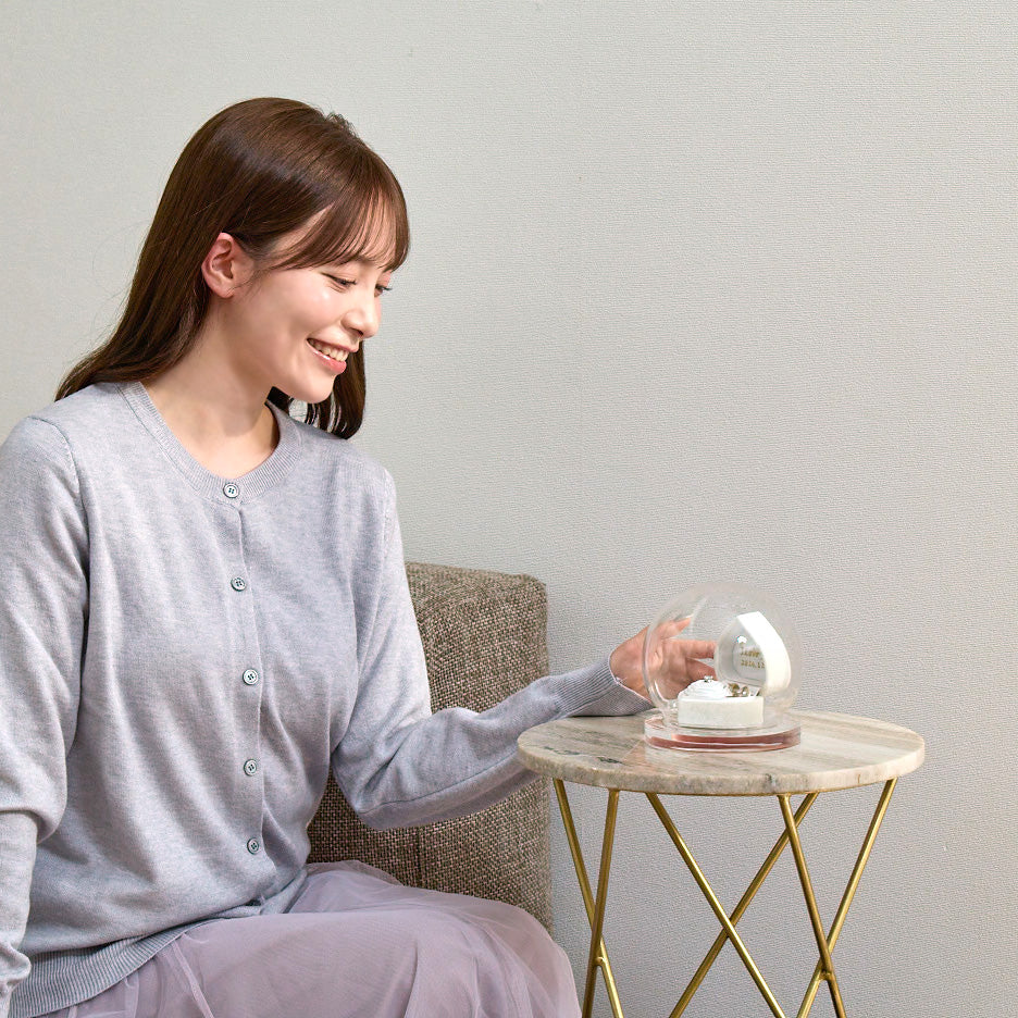 「プロポーズ後は飾っておきたい！」女性の声から生まれた専用ケースも一緒にプレゼントが人気♪