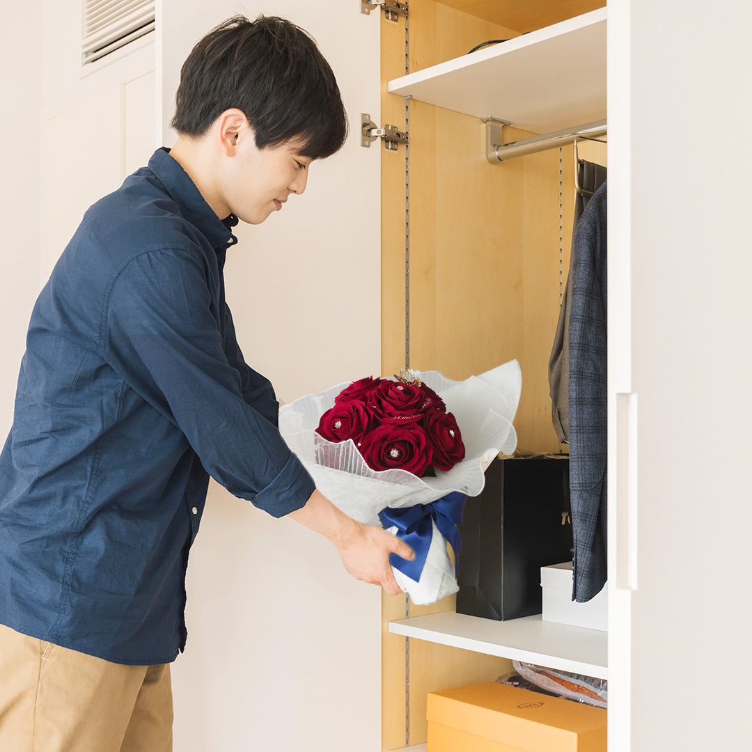 渡す前まで隠しておきます。生花と違い枯れない花なので余裕を持って準備ができ、暑い夏にも安心です。