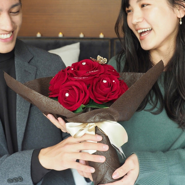 誕生日・プロポーズは12本の赤バラ花束とガラス花瓶セット MERIA ROOM