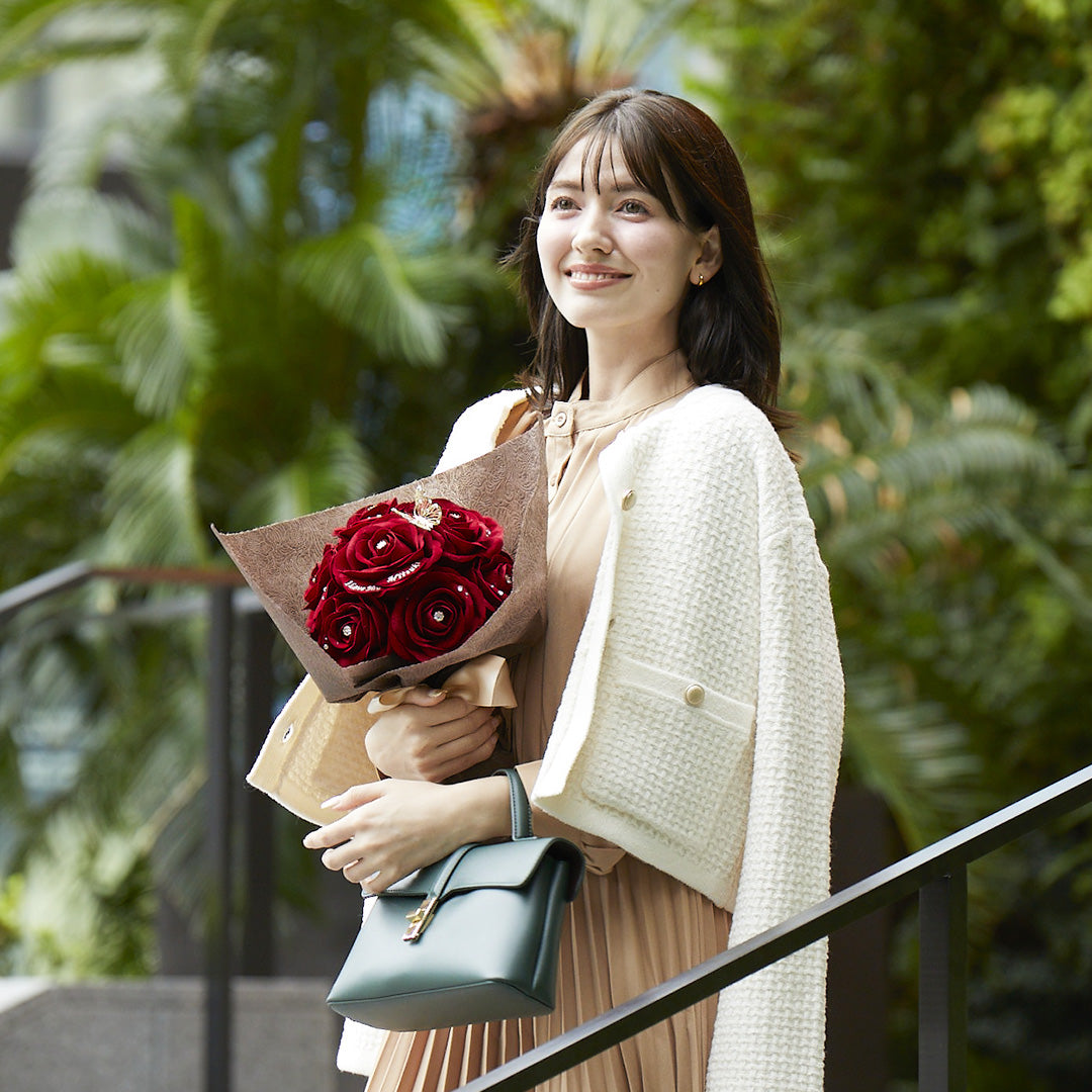 誕生日・プロポーズは12本の赤バラ花束とガラス花瓶セット MERIA ROOM