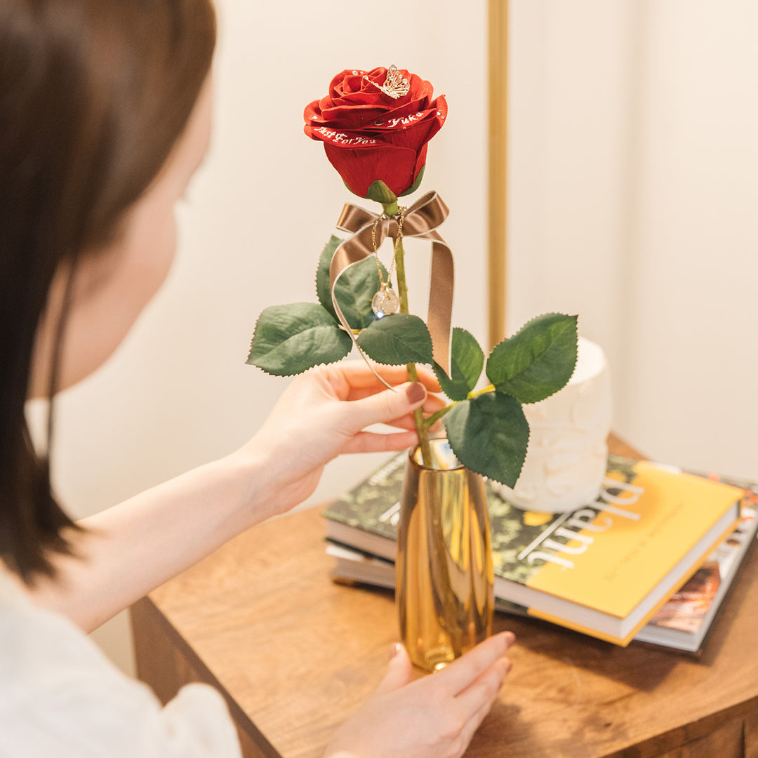 水やりお手入れなしで枯れないのが嬉しい