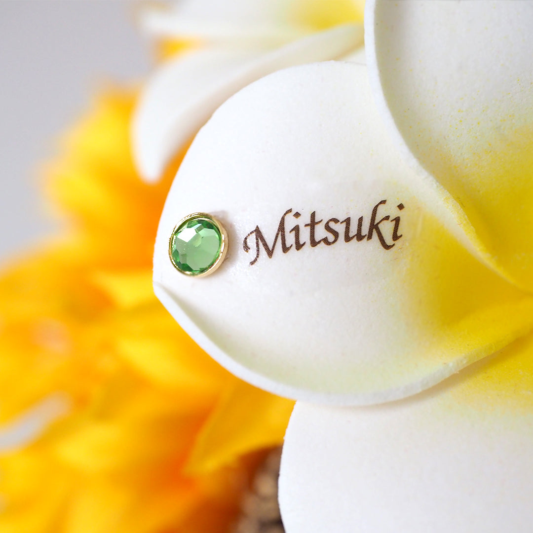 名前にキラッと輝く誕生石をプラスするとより特別なフラワーギフトに