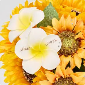 プルメリアの花に名前を印字できる、世界に一つのオリジナルフラワー