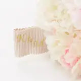 ベアには二人のイニシャルを刺繍