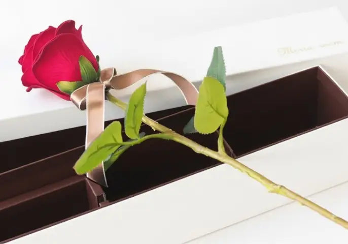 1本の赤バラと花瓶セット